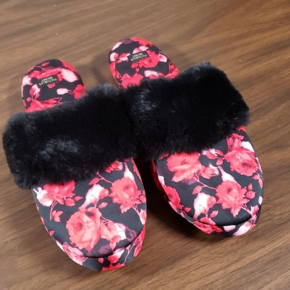 NWOT Victoria's Secret Signature Satin Slippers 🌹‎